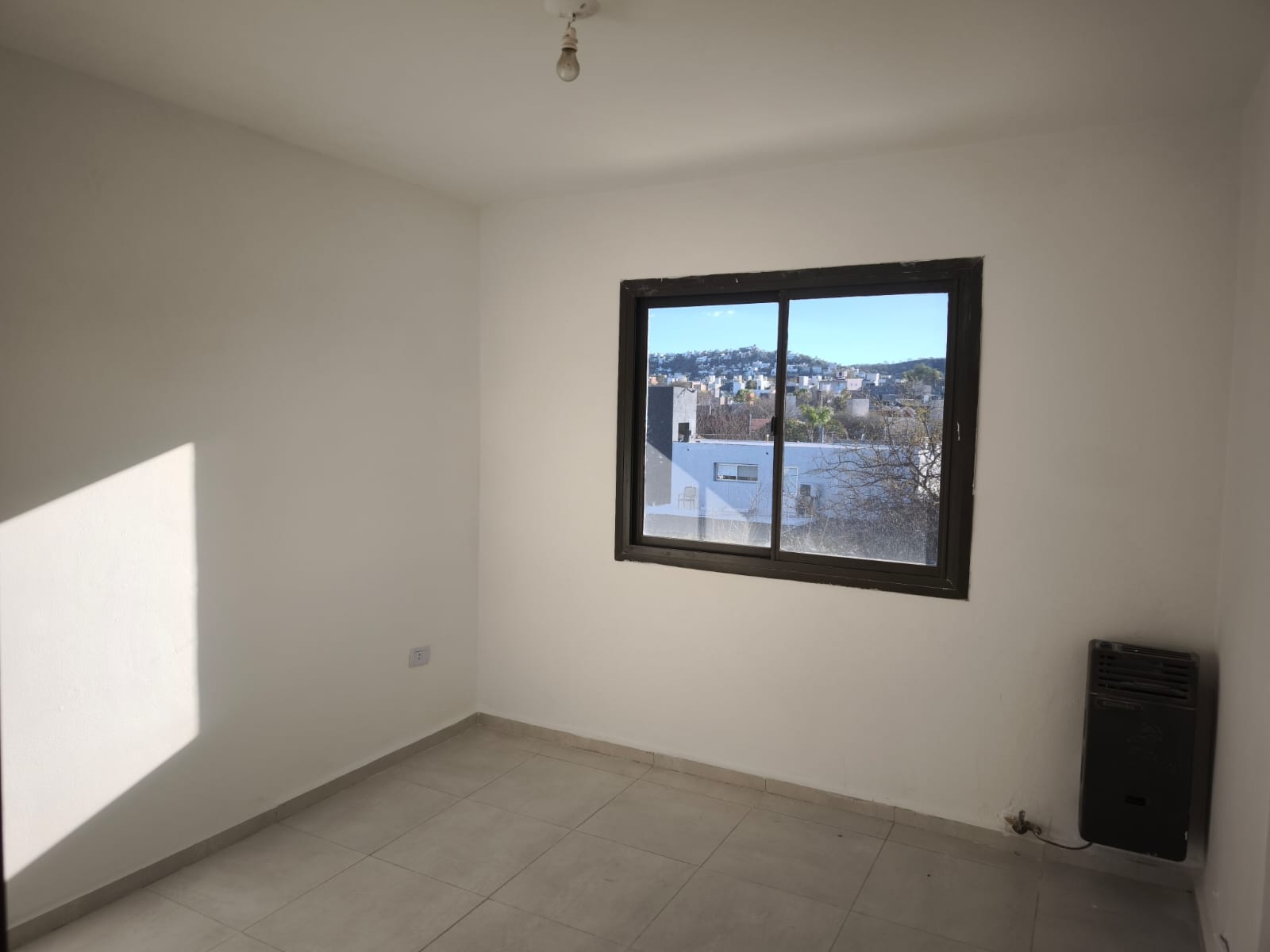 Casa. 2 dorm. 2 baños. Vista a las sierras. La Estanzuela (La Calera)