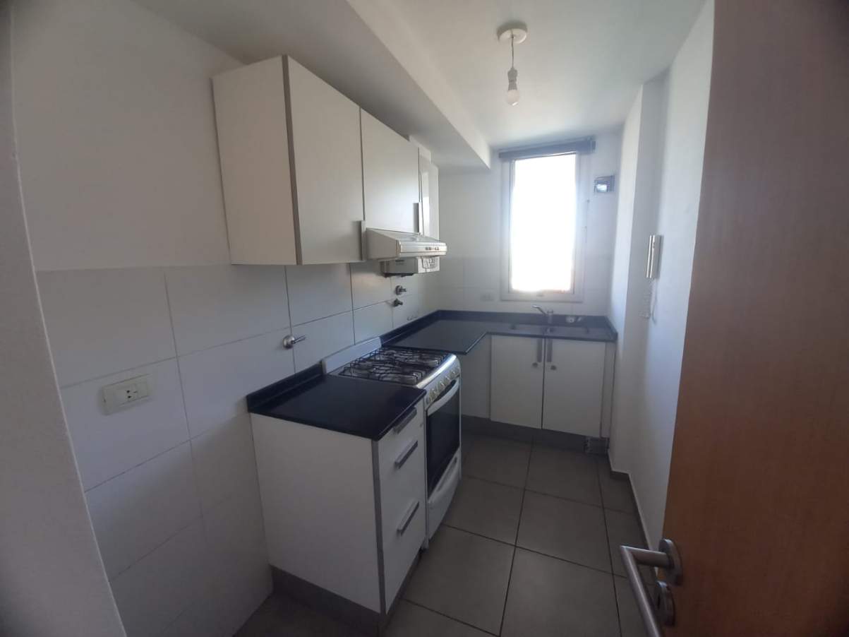 Excelente ubicacion . 2 dormitorios con 2 baños . 3 balcones . Opc Cochera