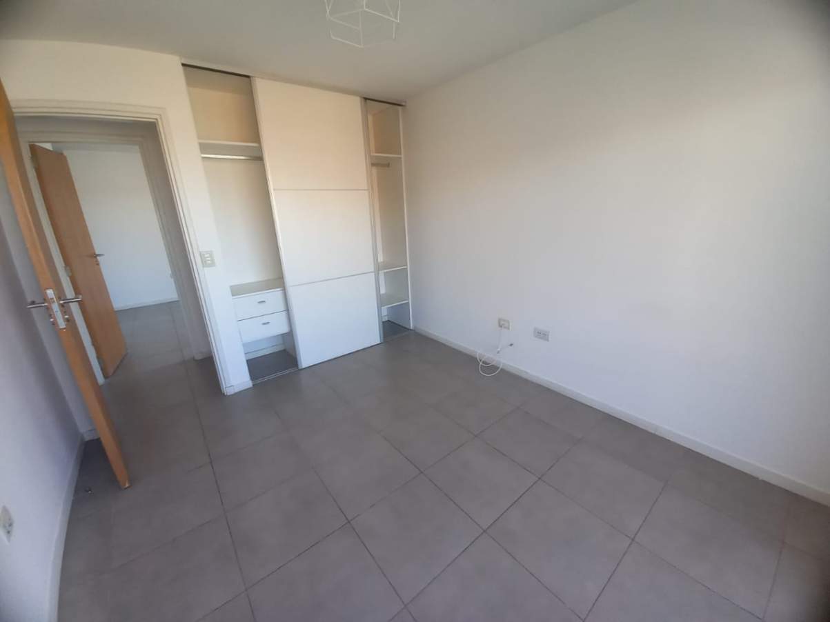 Excelente ubicacion . 2 dormitorios con 2 baños . 3 balcones . Opc Cochera
