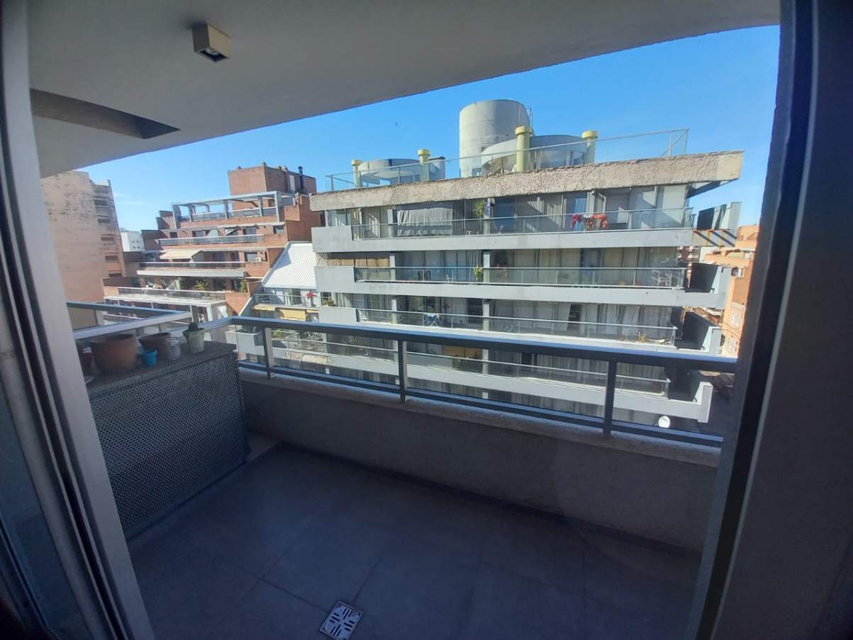 Excelente ubicacion . 2 dormitorios con 2 baños . 3 balcones . Opc Cochera