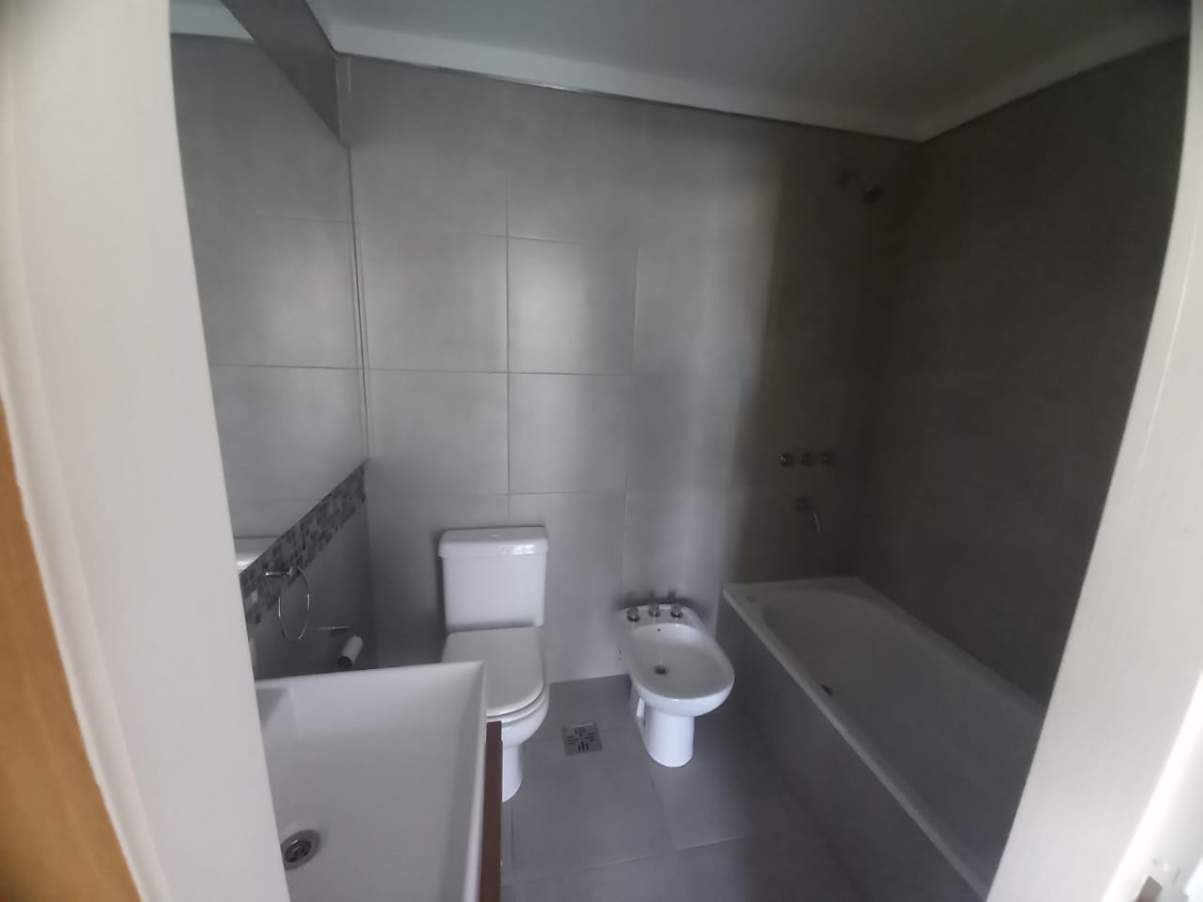 Excelente ubicacion . 2 dormitorios con 2 baños . 3 balcones . Opc Cochera