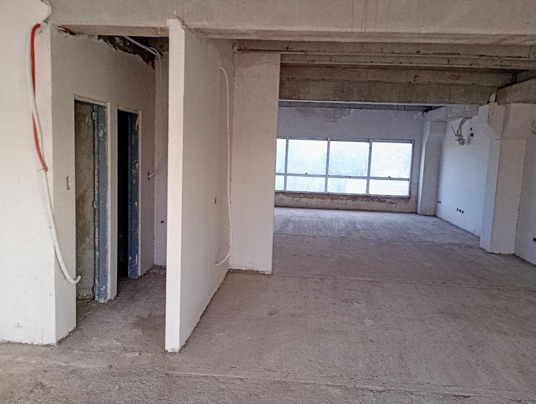 IMPORTANTE LOCAL 500M2  OFICINAS  DEPARTAMENTO - SOBRE AVENIDA COMERCIAL ZCERRO