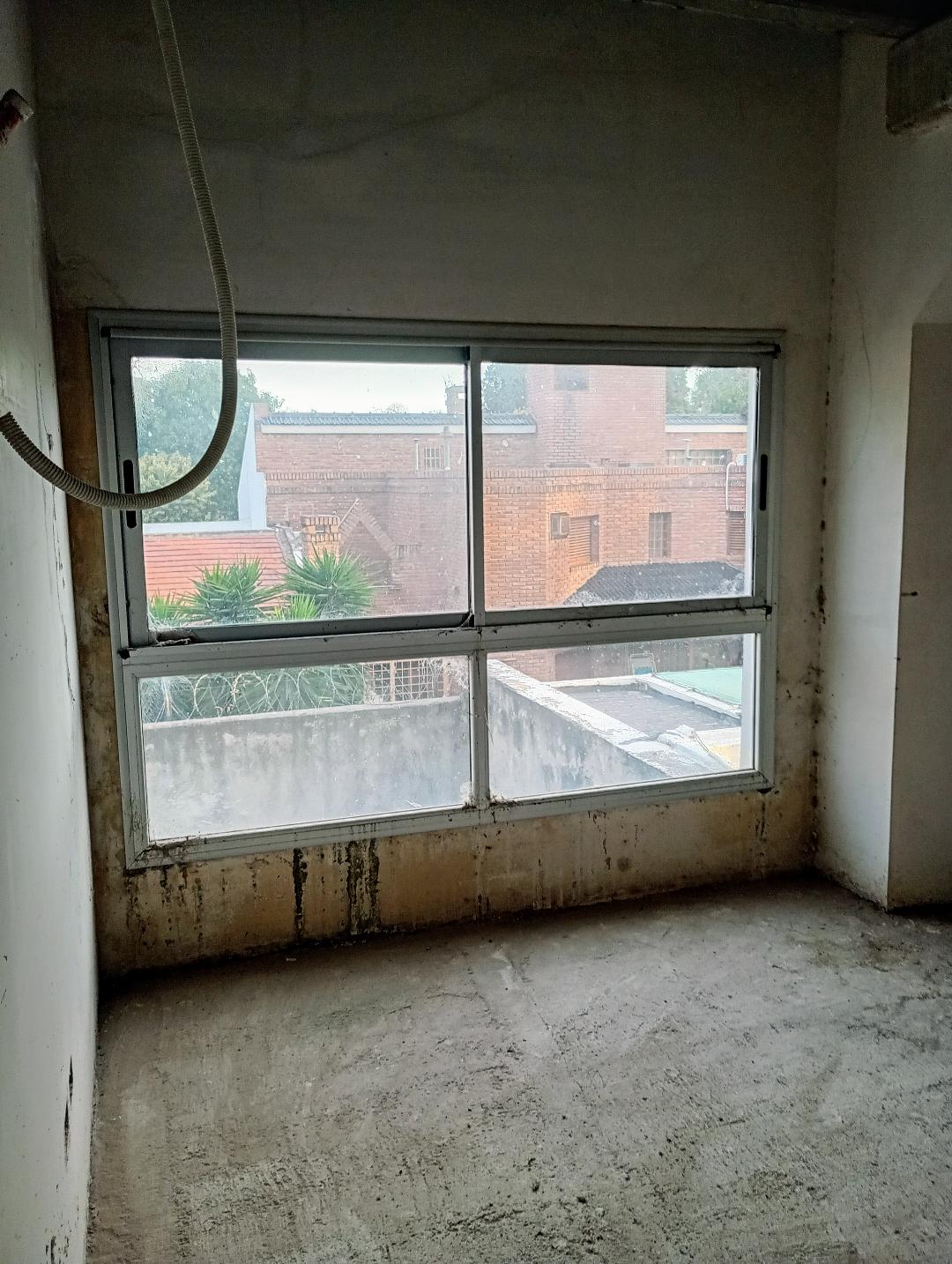 IMPORTANTE LOCAL 500M2  OFICINAS  DEPARTAMENTO - SOBRE AVENIDA COMERCIAL ZCERRO