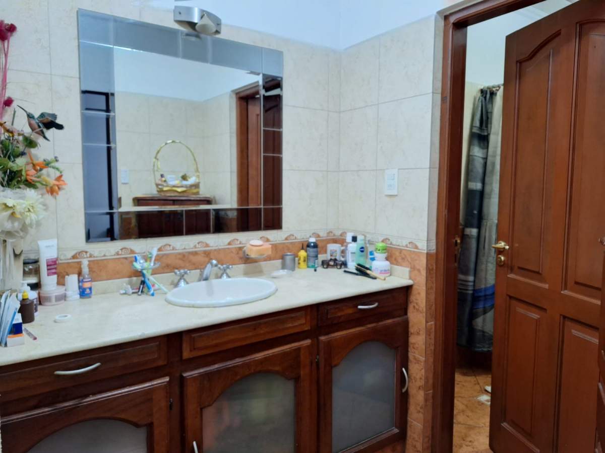 VENTA CASA CRISOL SUR 4 DORM COCHERA APTA CRÉDITO