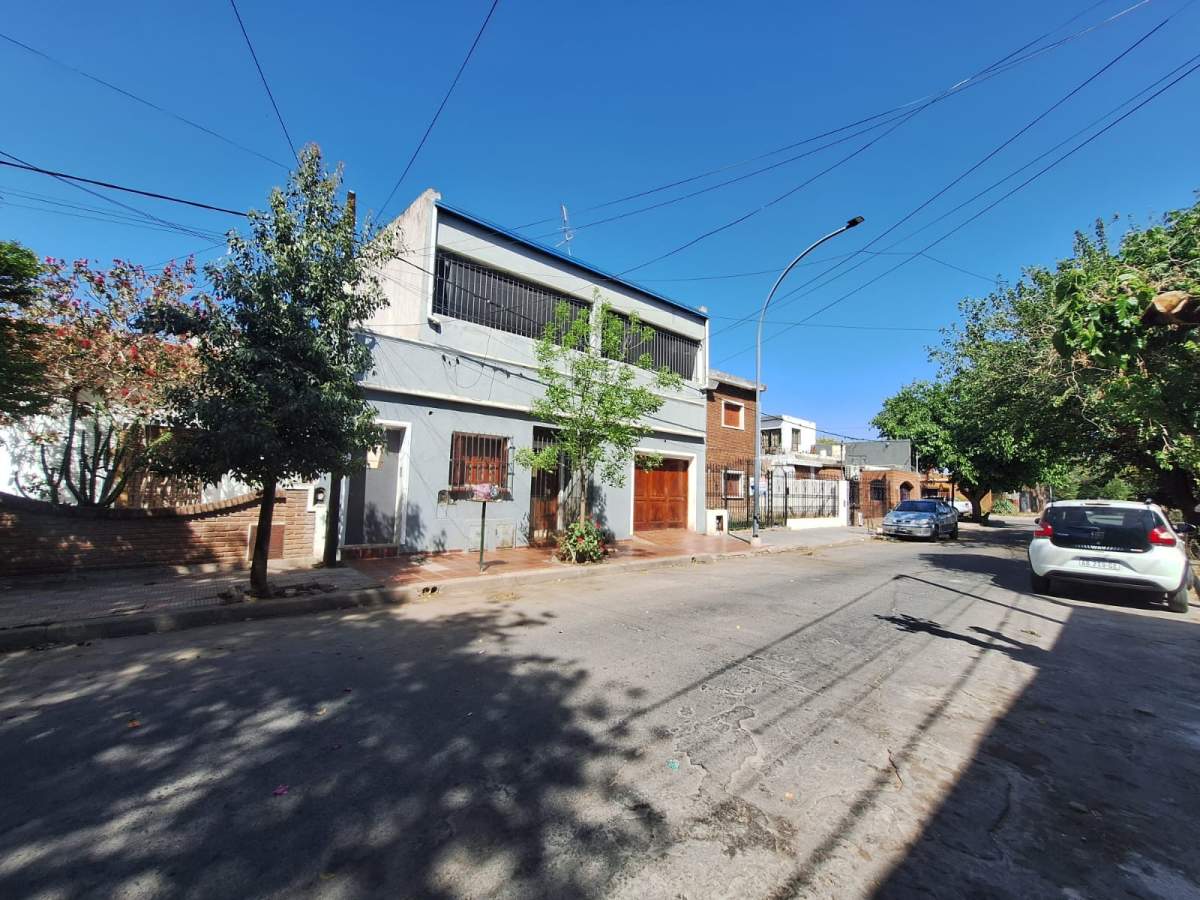 VENTA CASA CRISOL SUR 4 DORM COCHERA APTA CRÉDITO