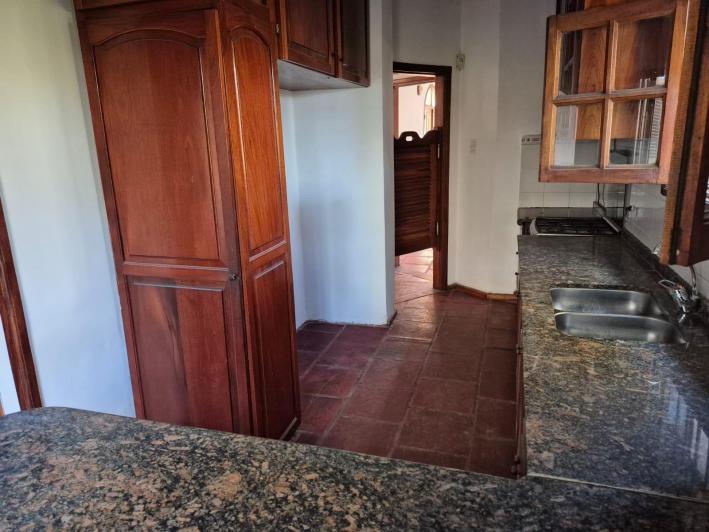 Alquiler Villa Allende Golf casa cuatro dormitorios pileta parque