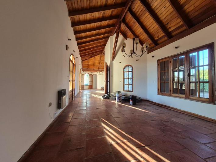 Alquiler Villa Allende Golf casa cuatro dormitorios pileta parque