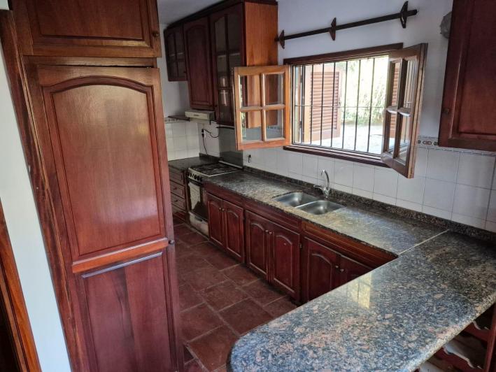 Alquiler Villa Allende Golf casa cuatro dormitorios pileta parque