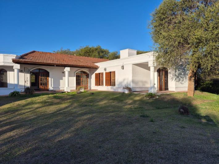 Alquiler Villa Allende Golf casa cuatro dormitorios pileta parque