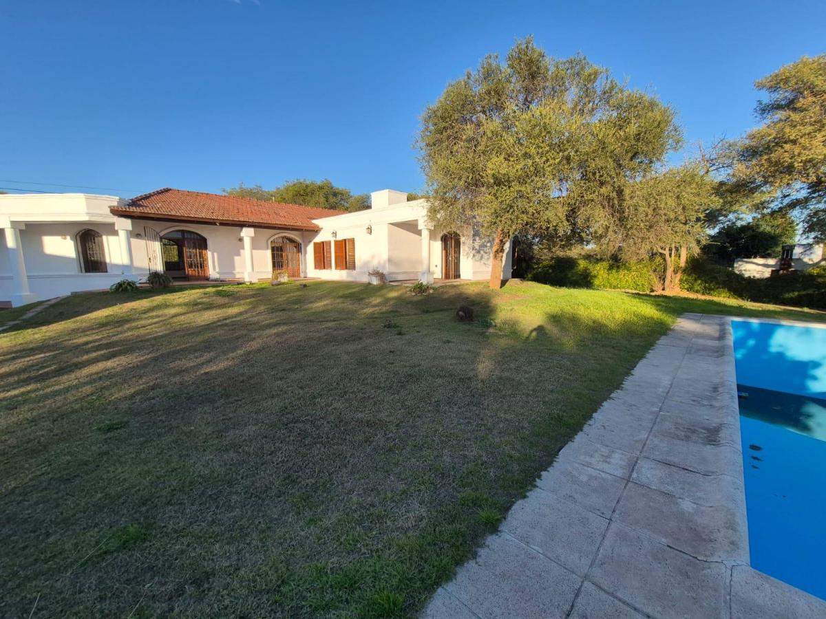 Alquiler Villa Allende Golf casa cuatro dormitorios pileta parque