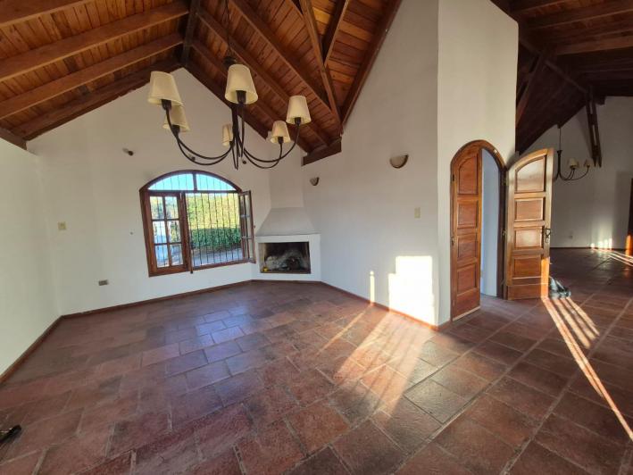 Alquiler Villa Allende Golf casa cuatro dormitorios pileta parque