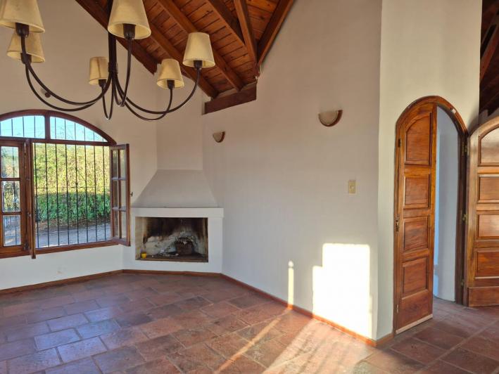 Alquiler Villa Allende Golf casa cuatro dormitorios pileta parque