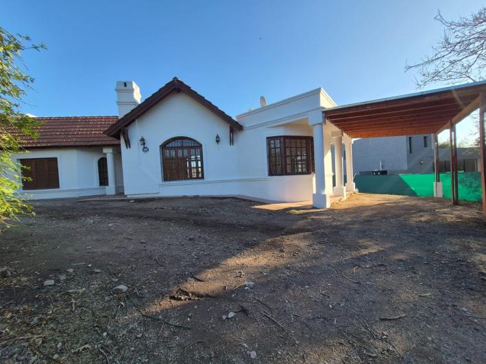 Alquiler Villa Allende Golf casa cuatro dormitorios pileta parque