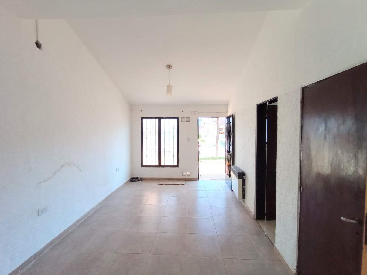 EN VENTA CASA DE DOS DORMITORIOS BANDA NORTE APTO CRÉDITO HIPOTECARIO - RIO CUARTO