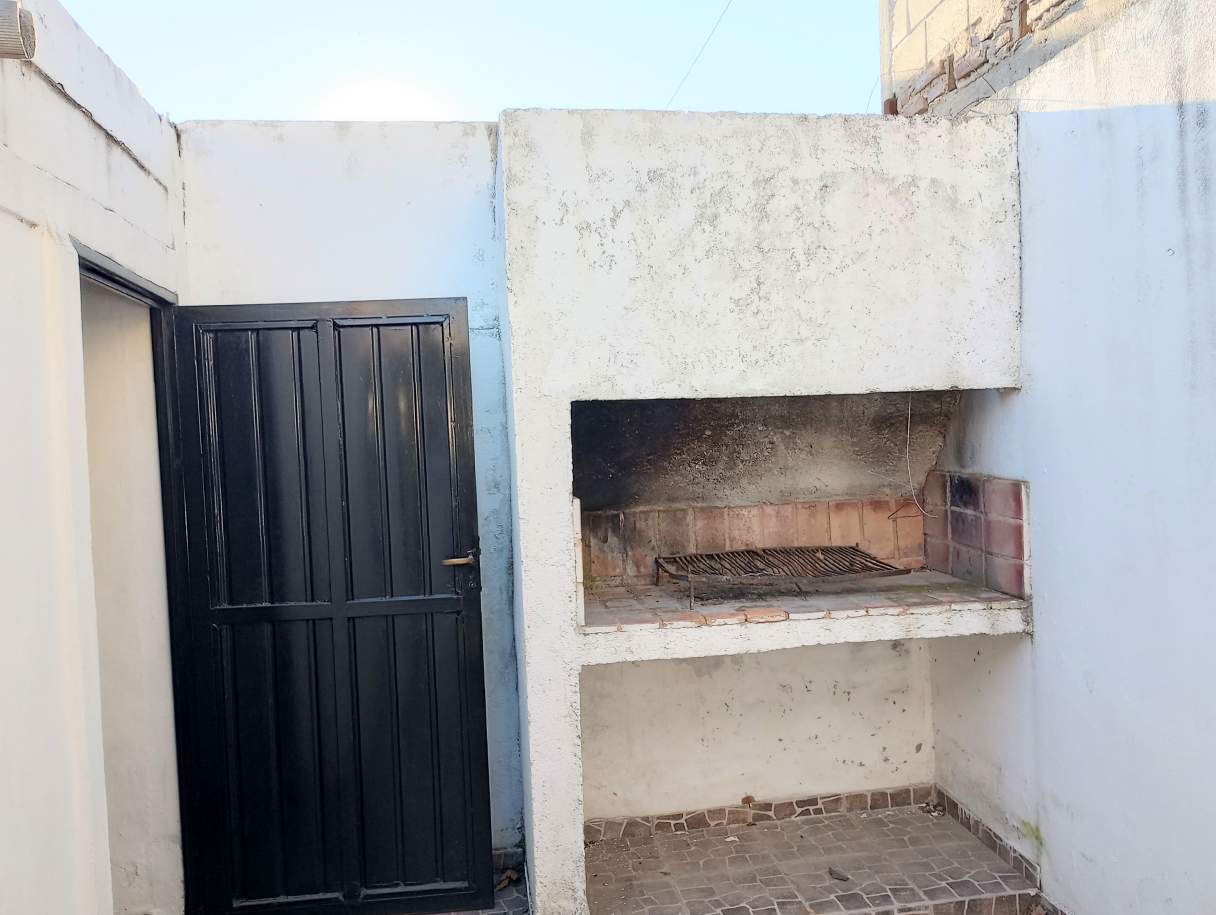 EN VENTA CASA DE DOS DORMITORIOS BANDA NORTE APTO CRÉDITO HIPOTECARIO - RIO CUARTO