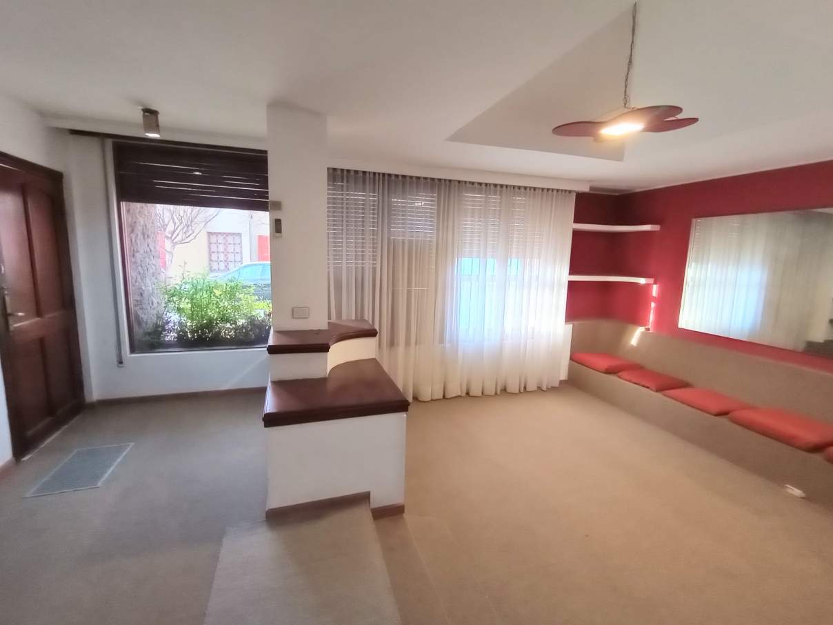 EN VENTA CASA DE 4 DORMITORIOS SECTOR CENTRO RIO CUARTO