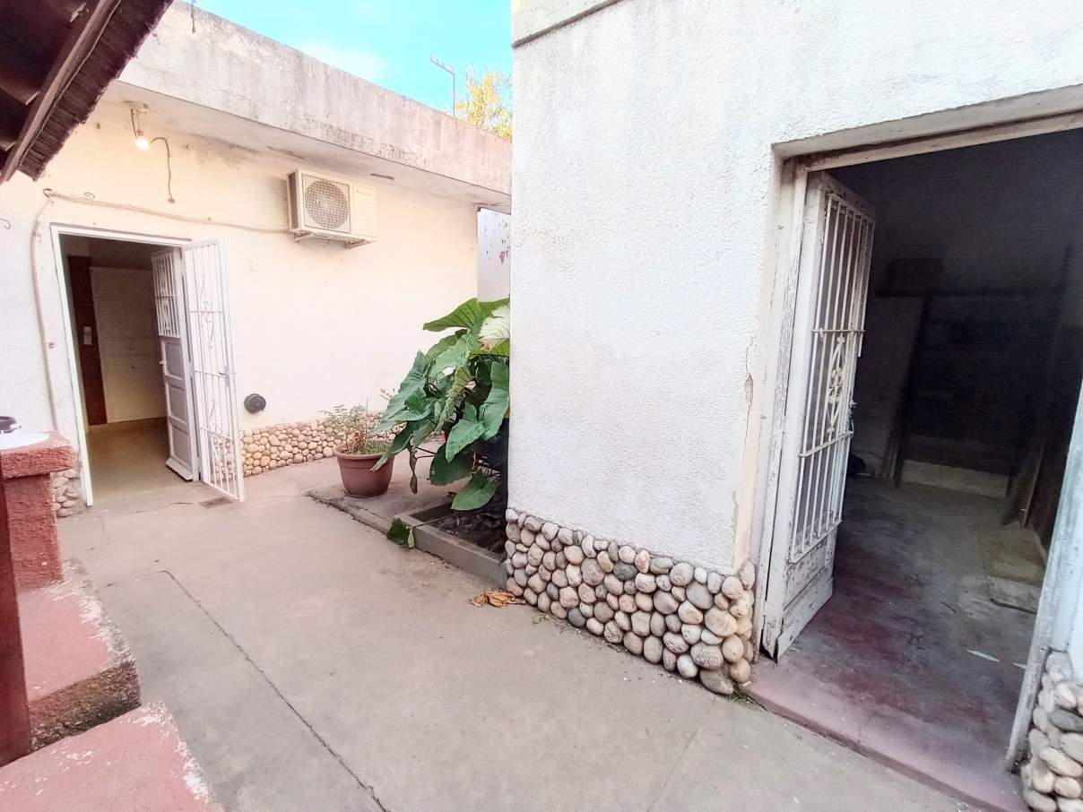 EN VENTA CASA DE 4 DORMITORIOS SECTOR CENTRO RIO CUARTO
