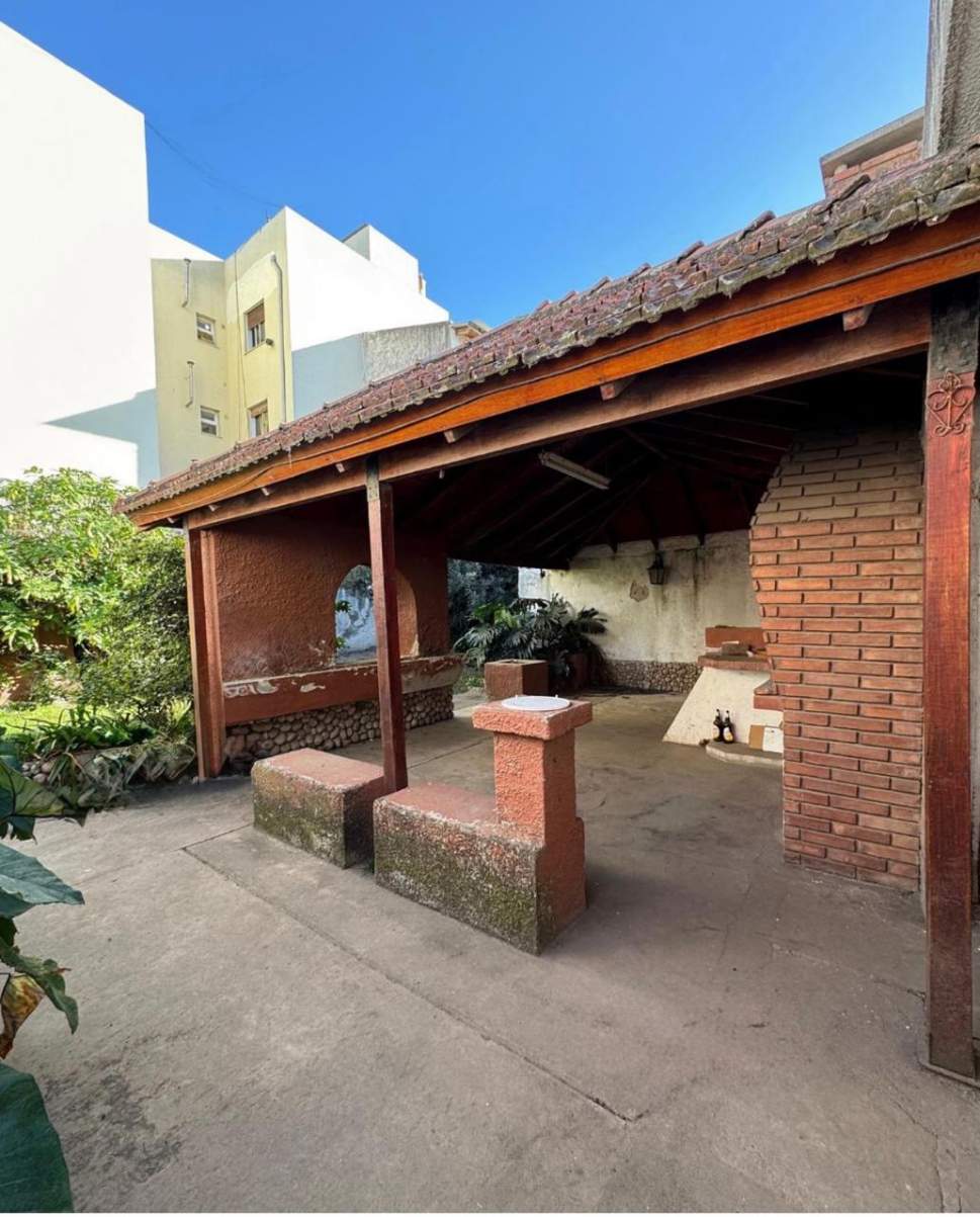 EN VENTA CASA DE 4 DORMITORIOS SECTOR CENTRO RIO CUARTO