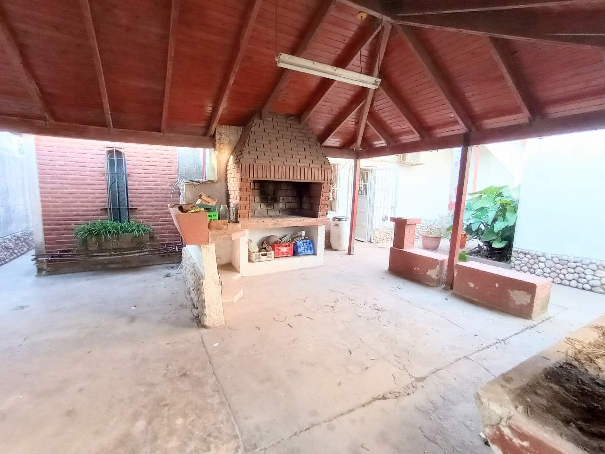 EN VENTA CASA DE 4 DORMITORIOS SECTOR CENTRO RIO CUARTO