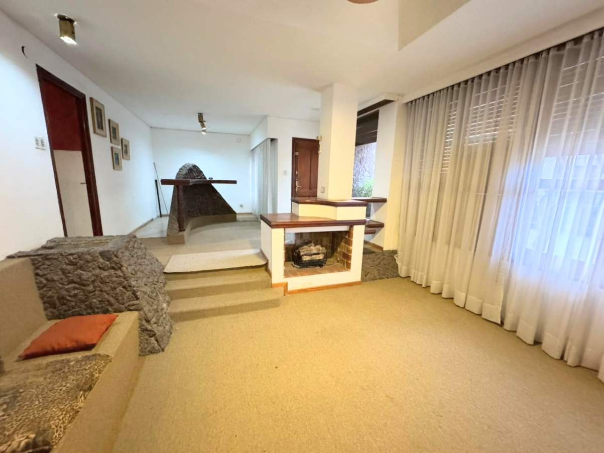 EN VENTA CASA DE 4 DORMITORIOS SECTOR CENTRO RIO CUARTO