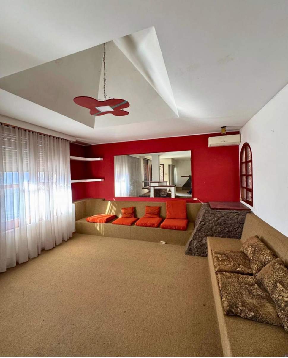 EN VENTA CASA DE 4 DORMITORIOS SECTOR CENTRO RIO CUARTO