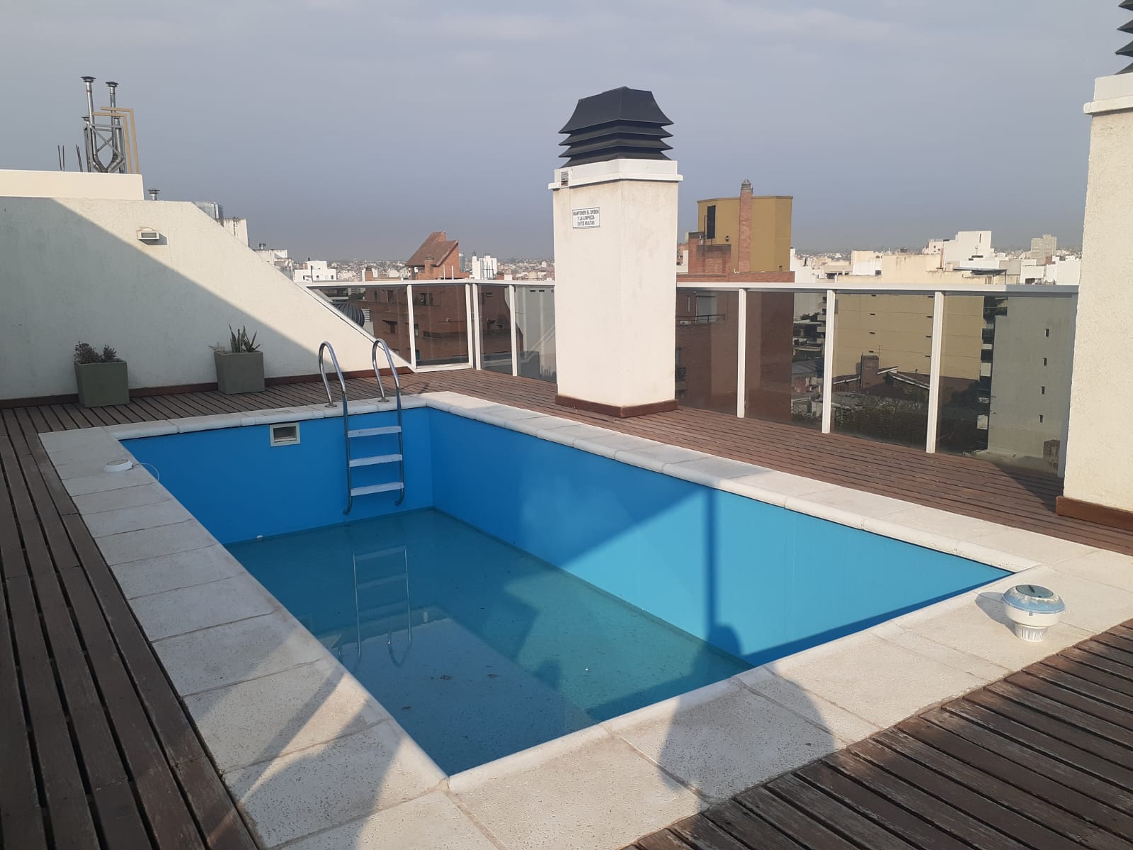 ¡Departamento en alquiler en Edificio Moderno con Asador Propio y Pileta!