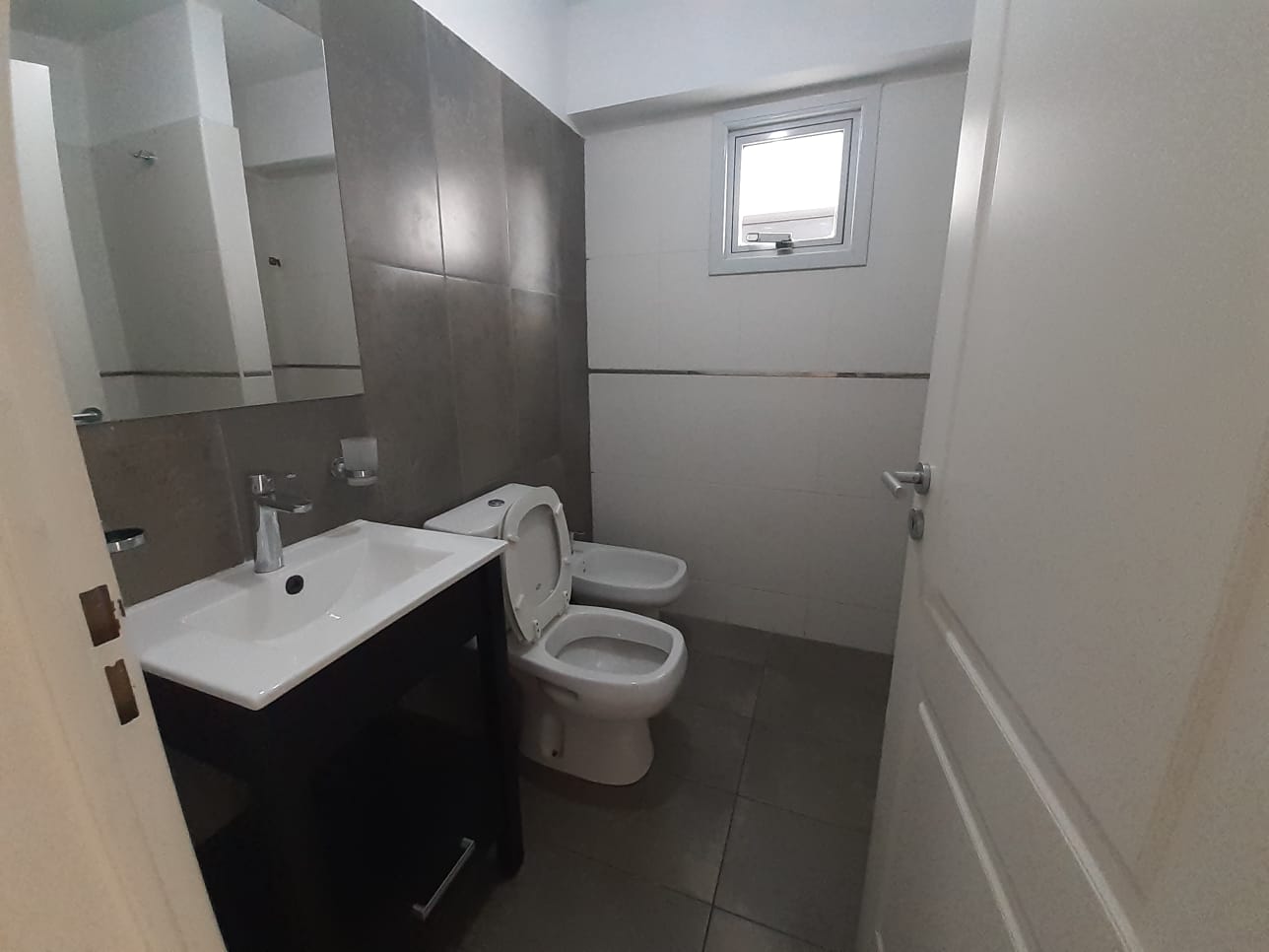 ¡Departamento en alquiler en Edificio Moderno con Asador Propio y Pileta!
