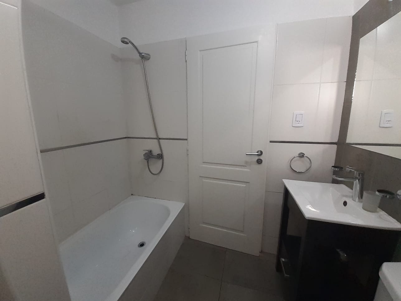 ¡Departamento en alquiler en Edificio Moderno con Asador Propio y Pileta!