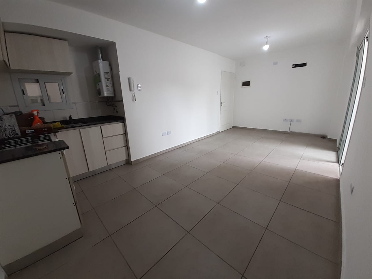 ¡Departamento en alquiler en Edificio Moderno con Asador Propio y Pileta!