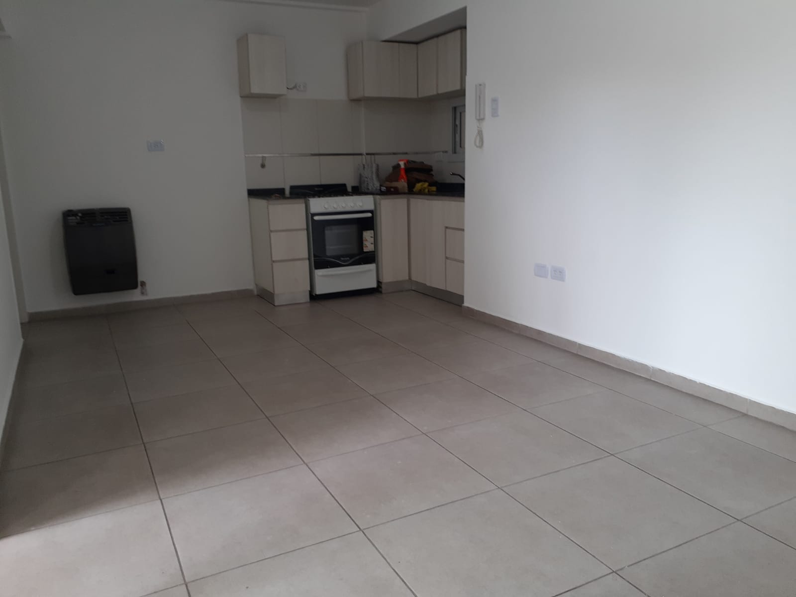 ¡Departamento en alquiler en Edificio Moderno con Asador Propio y Pileta!