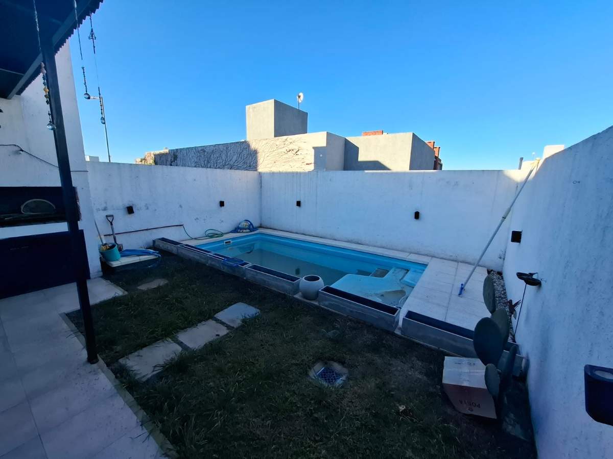 VENTA CASA 2 DORM C PILETA - SAN IGNACIO VILLAGE