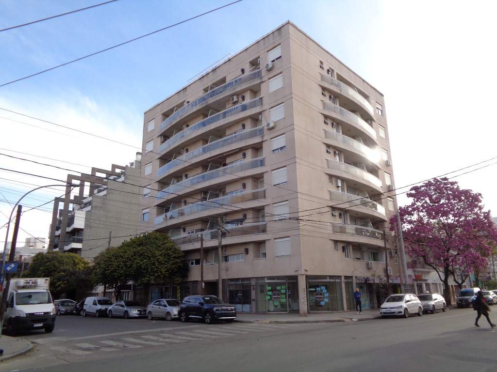 Barrio Cofico - Excelente Departamento de Categoría de 2 Dormitorios, Amplio con Balcón, Patio y Terraza Amplia con Asador y Solárium