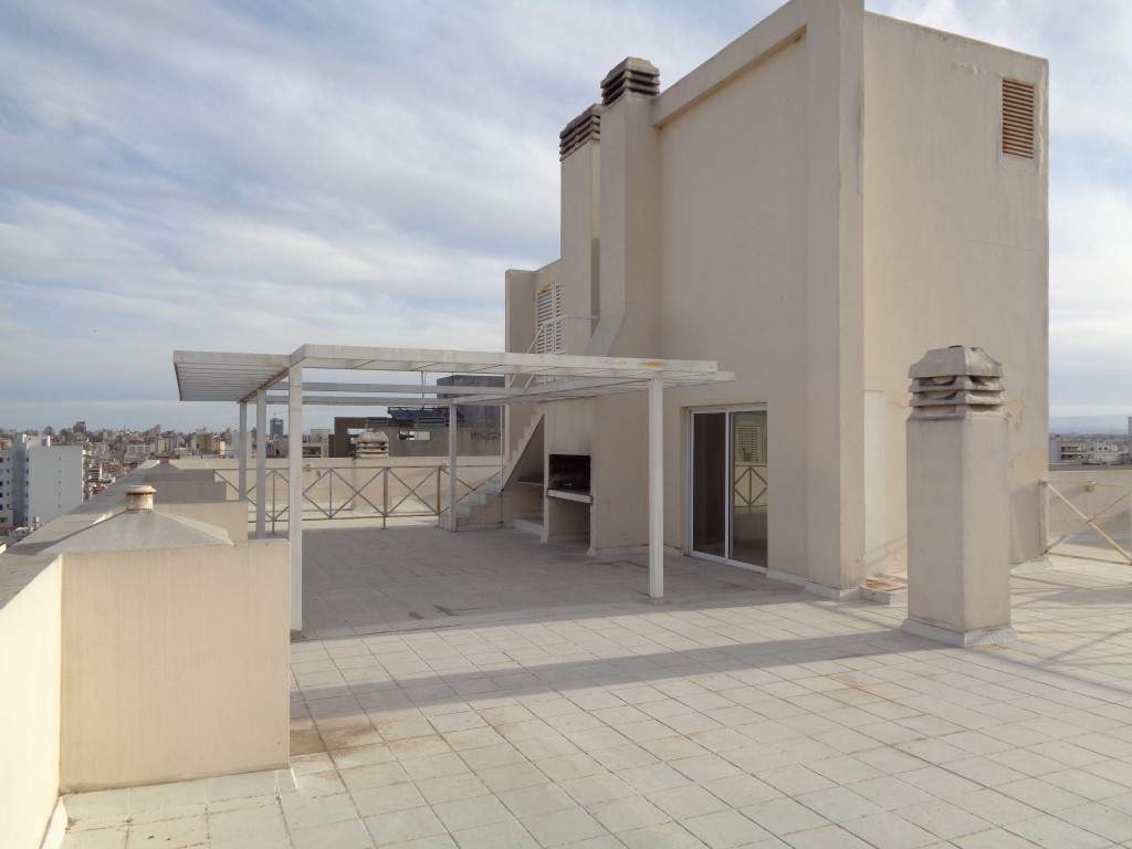 Barrio Cofico - Excelente Departamento de Categoría de 2 Dormitorios, Amplio con Balcón, Patio y Terraza Amplia con Asador y Solárium