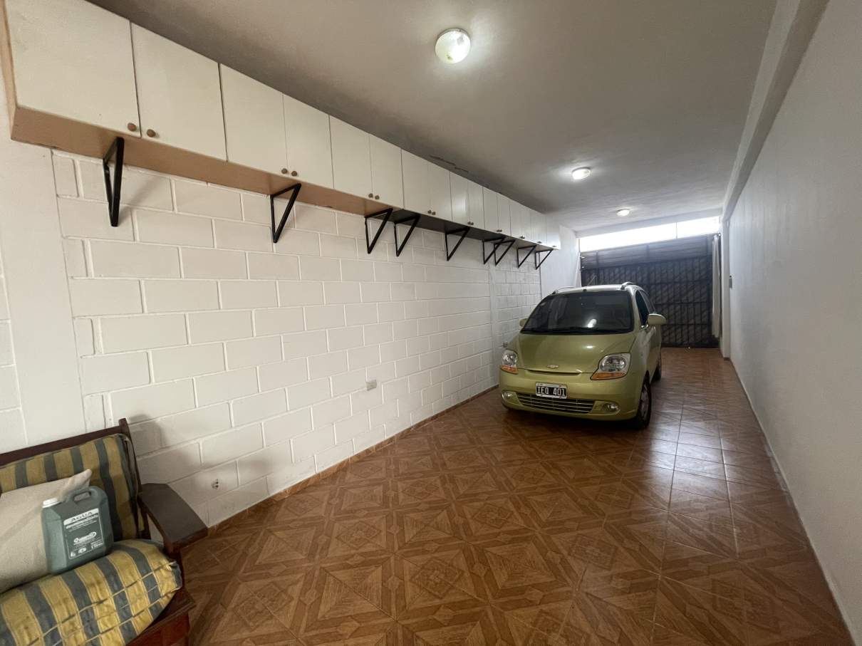 VENTA CASA FAMILIAR EN ZONA SUR