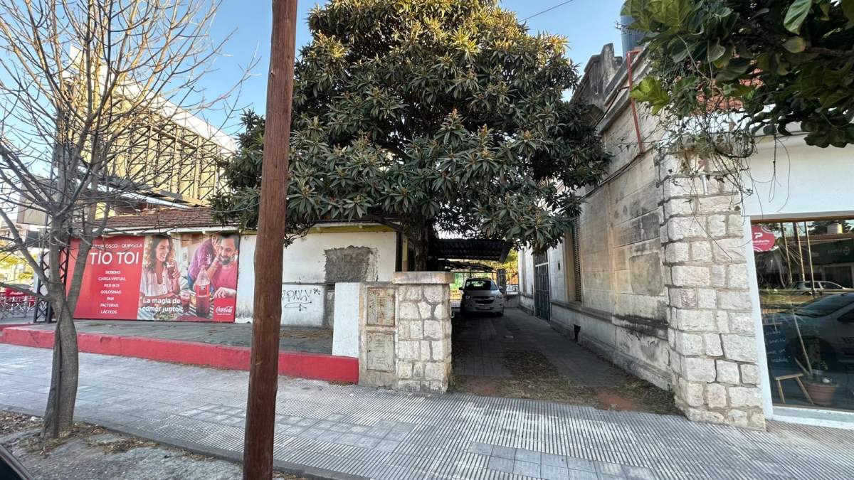 Vendo Propiedad Terreno Exclusivo Frente a Mujer Urbana