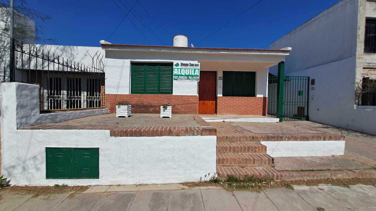 ALQUILO DEPARTAMENTO B ALTO ALBERDI - 2 DORMITORIOS CON PATIO.-