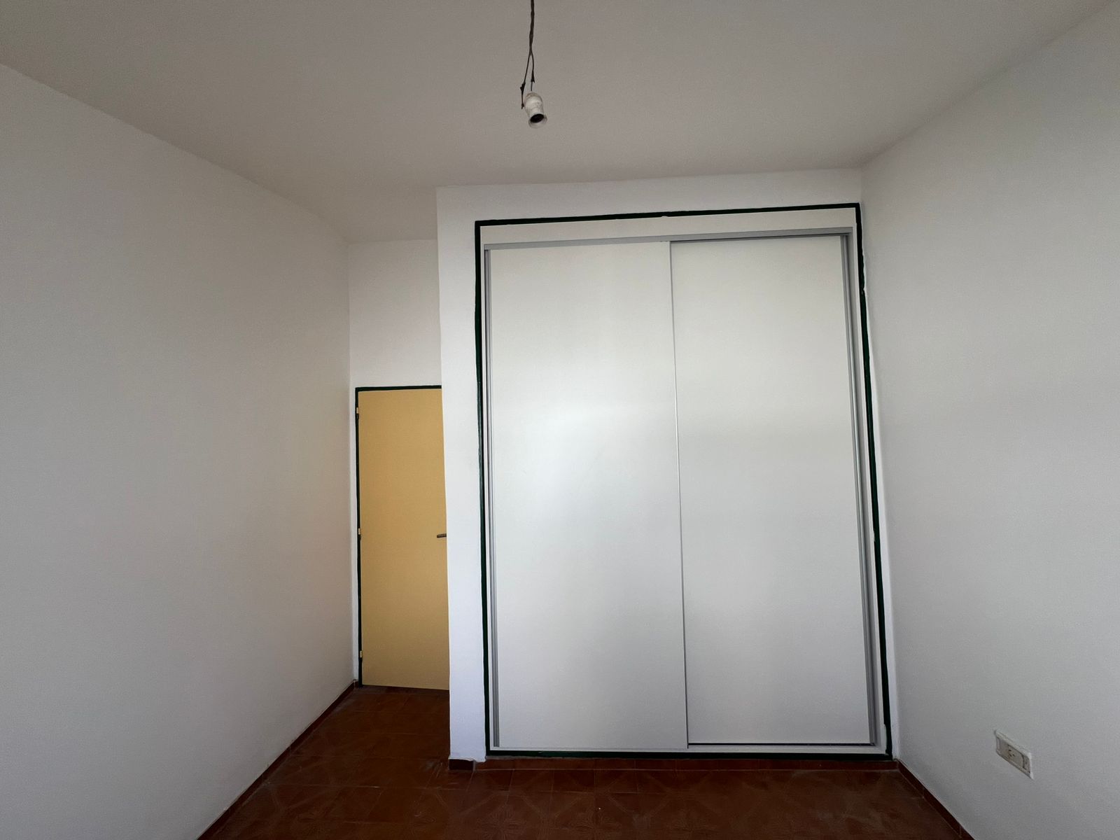 ALQUILO DEPARTAMENTO B ALTO ALBERDI - 2 DORMITORIOS CON PATIO.-