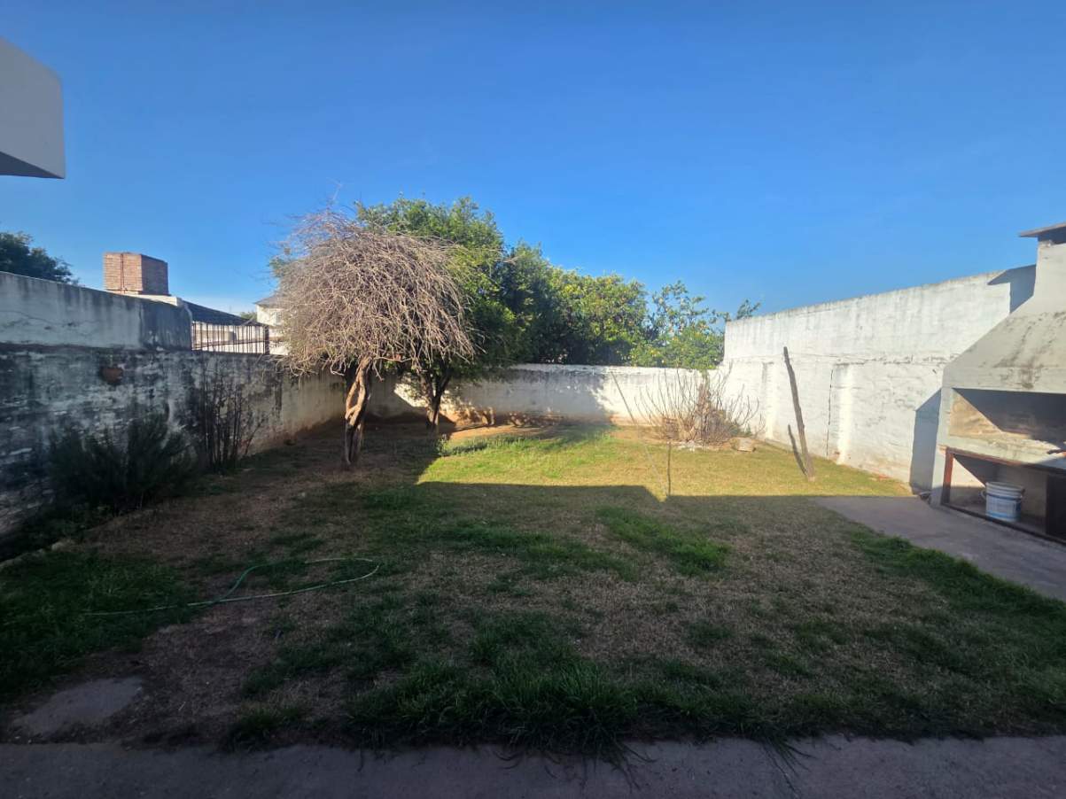YOFRE - MARTIN ALLENDE 1438 - CASA 2 DORMITORIOS EN ALQUILER