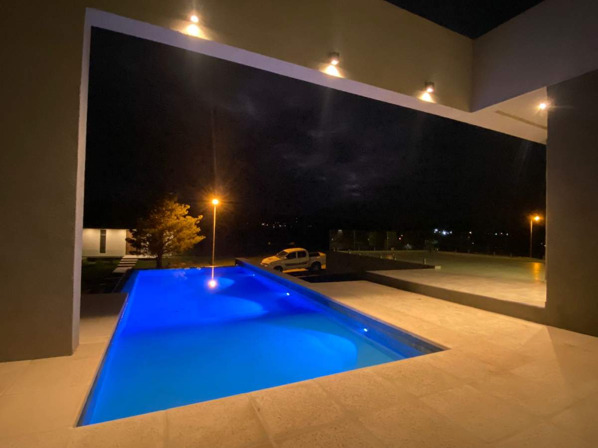 SE VENDE CASA A ESTRENAR EN COUNTRY CARLOS PAZ GOLF