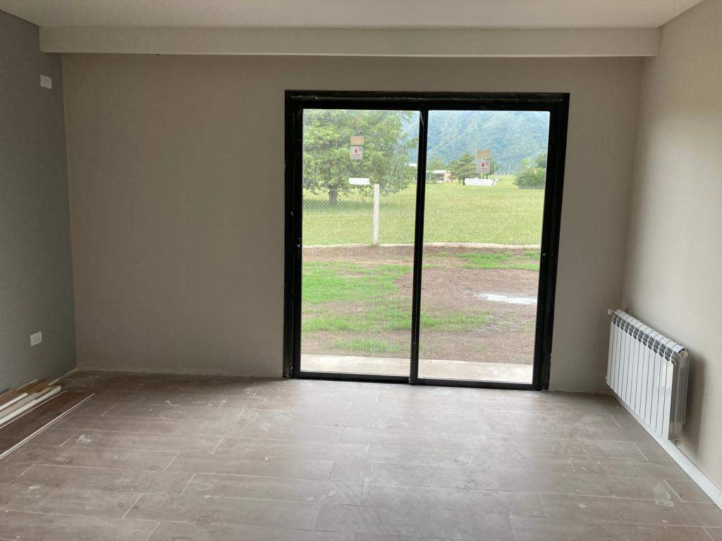 SE VENDE CASA A ESTRENAR EN COUNTRY CARLOS PAZ GOLF