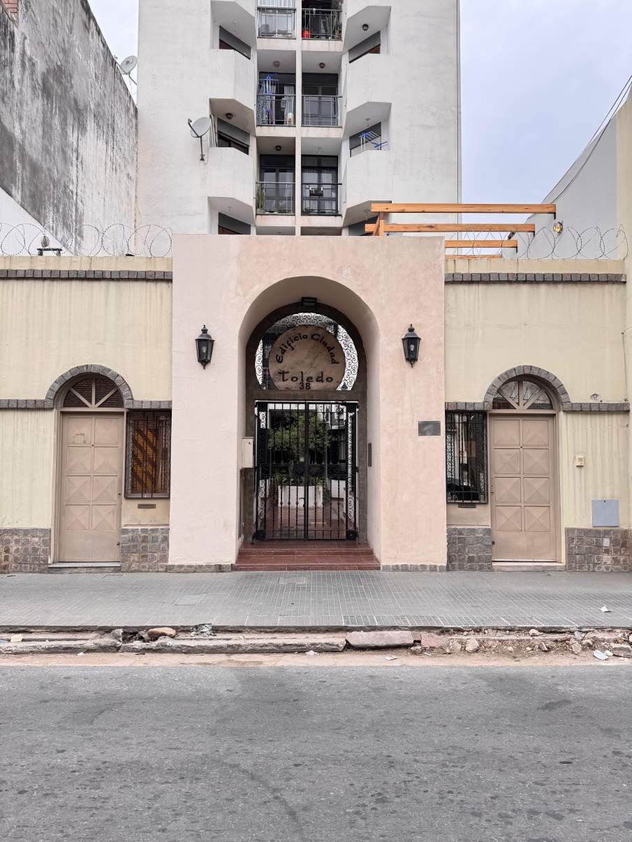 CENTRO A MTS DE BARRIO GRL PAZ - 1 DORMITORIO CON BALCON. CONOCELO!