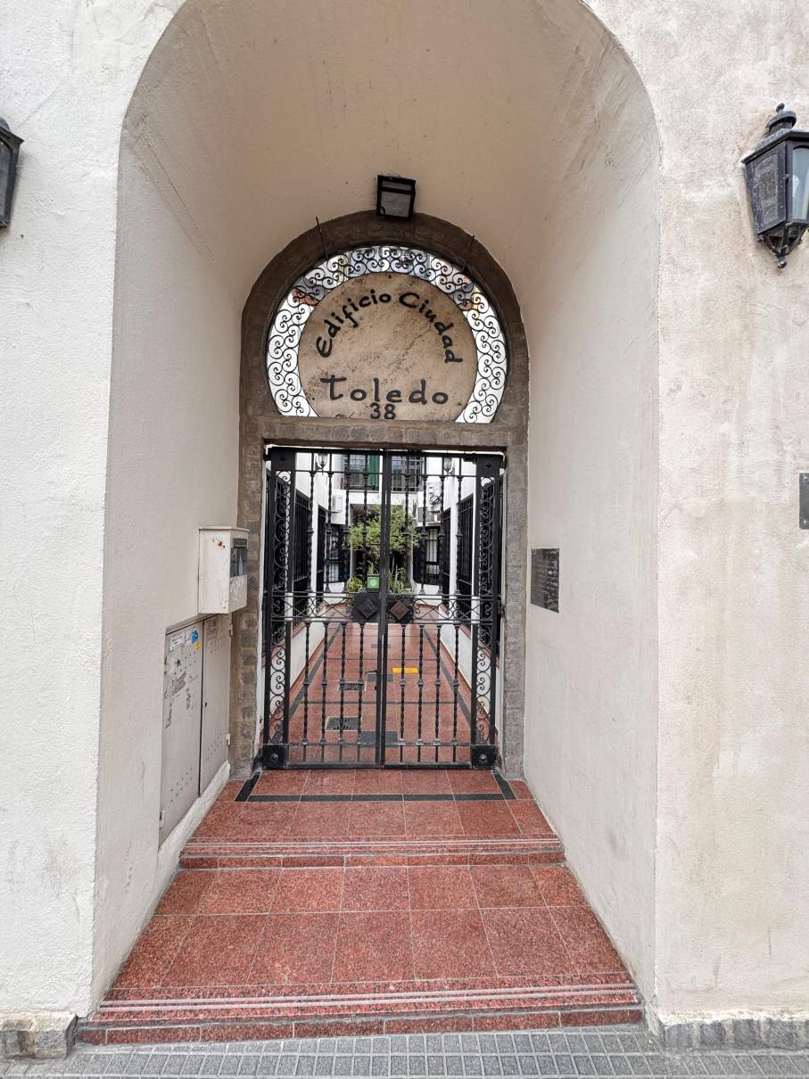 CENTRO A MTS DE BARRIO GRL PAZ - 1 DORMITORIO CON BALCON. CONOCELO!