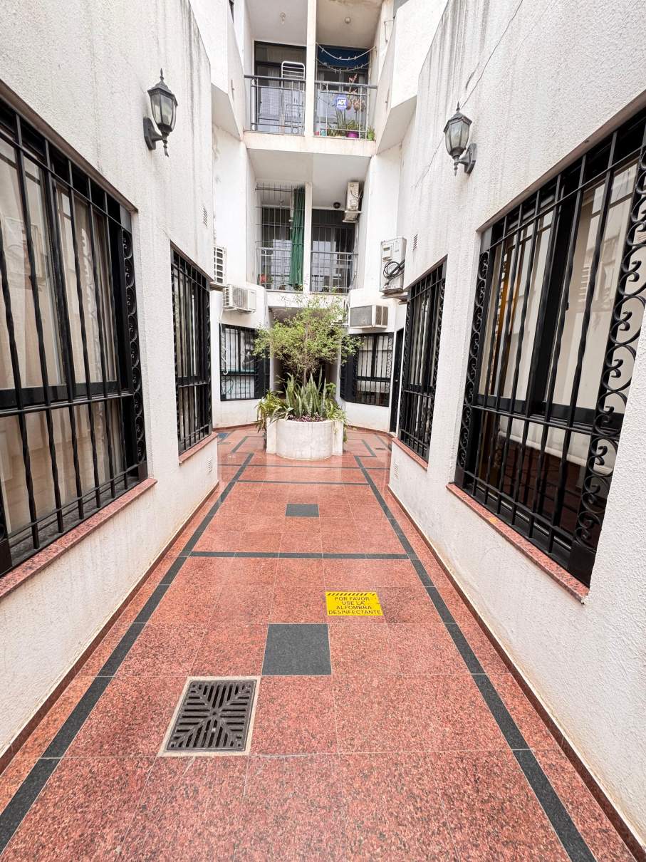 CENTRO A MTS DE BARRIO GRL PAZ - 1 DORMITORIO CON BALCON. CONOCELO!