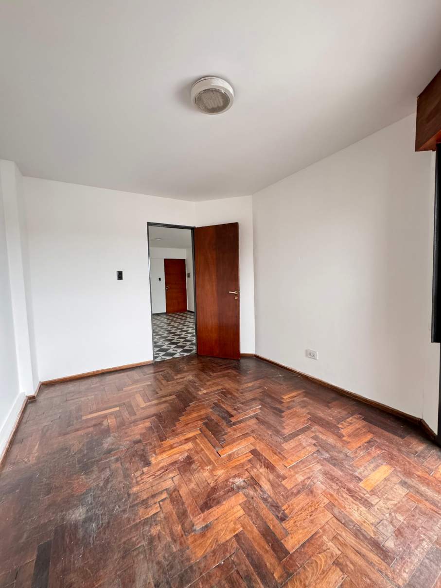 CENTRO A MTS DE BARRIO GRL PAZ - 1 DORMITORIO CON BALCON. CONOCELO!