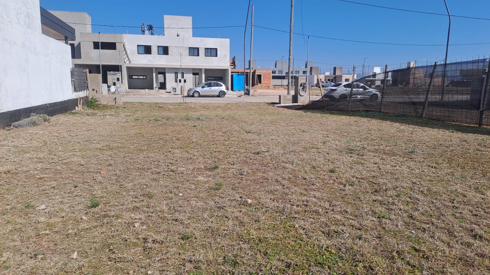 OPORTUNIDAD EN RINCONES DE MANANTIALES LOTE APTO DUPLEX SOBRE AV. PRINCIPAL