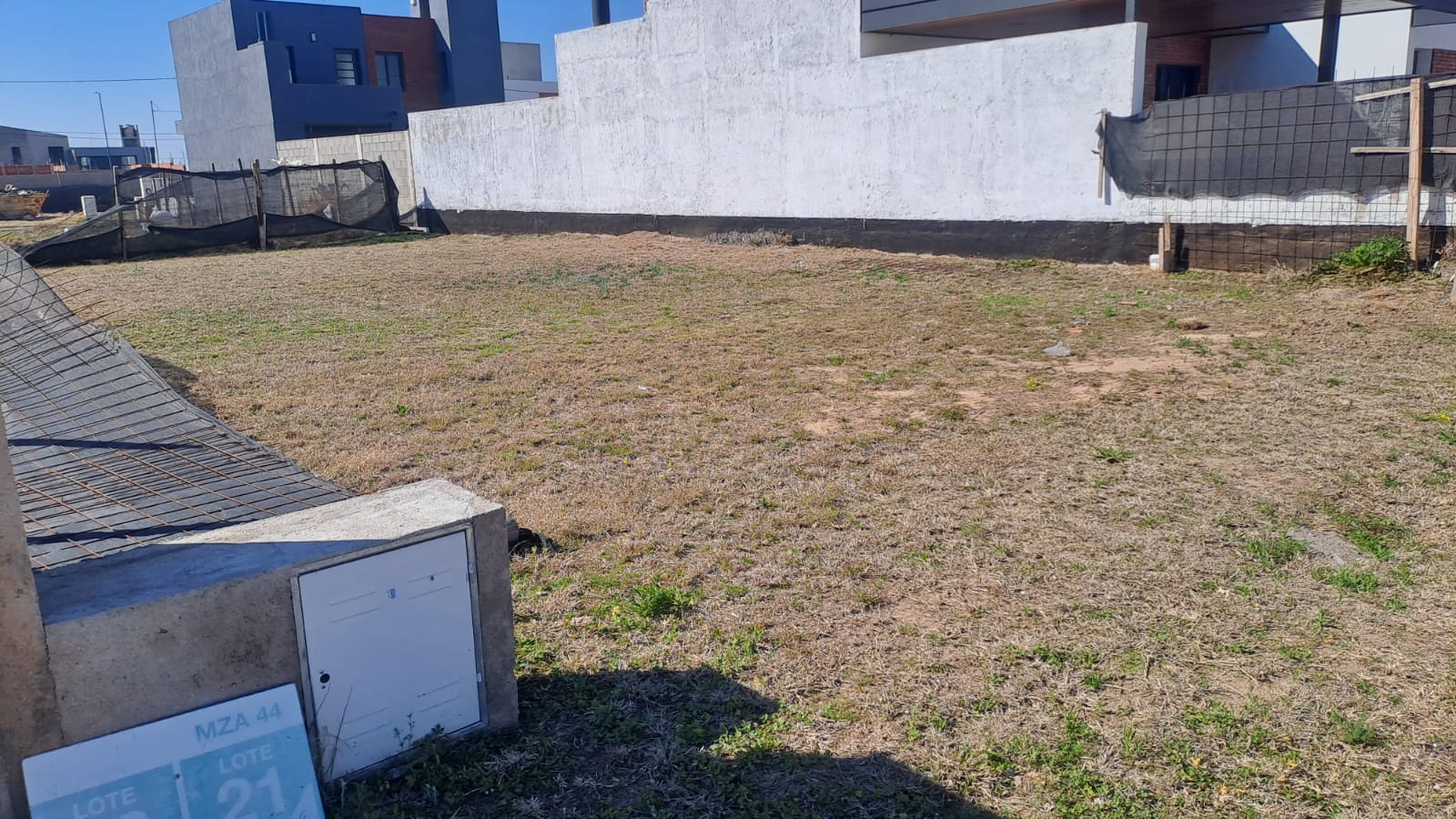 OPORTUNIDAD EN RINCONES DE MANANTIALES LOTE APTO DUPLEX SOBRE AV. PRINCIPAL