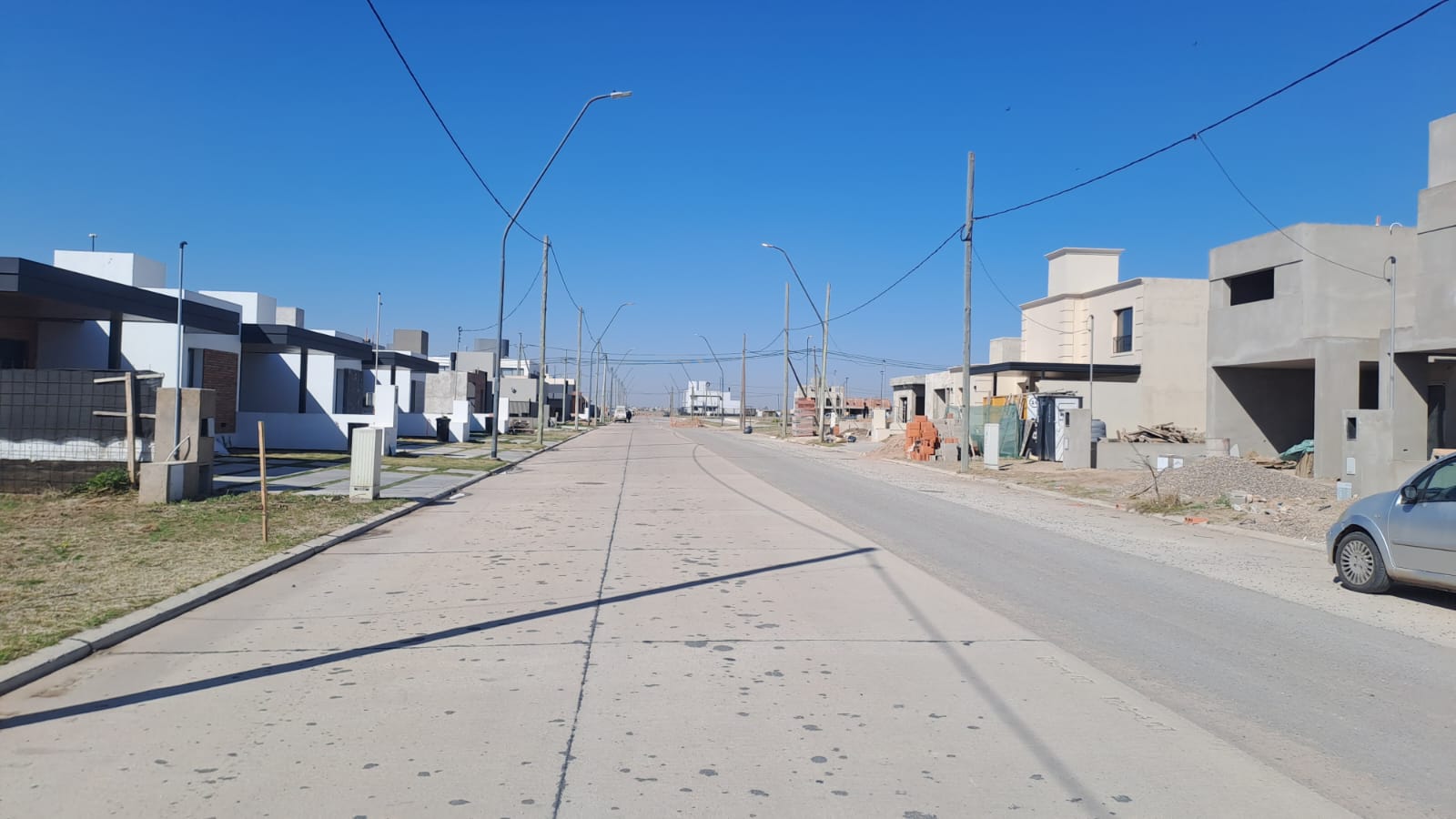 OPORTUNIDAD EN RINCONES DE MANANTIALES LOTE APTO DUPLEX SOBRE AV. PRINCIPAL