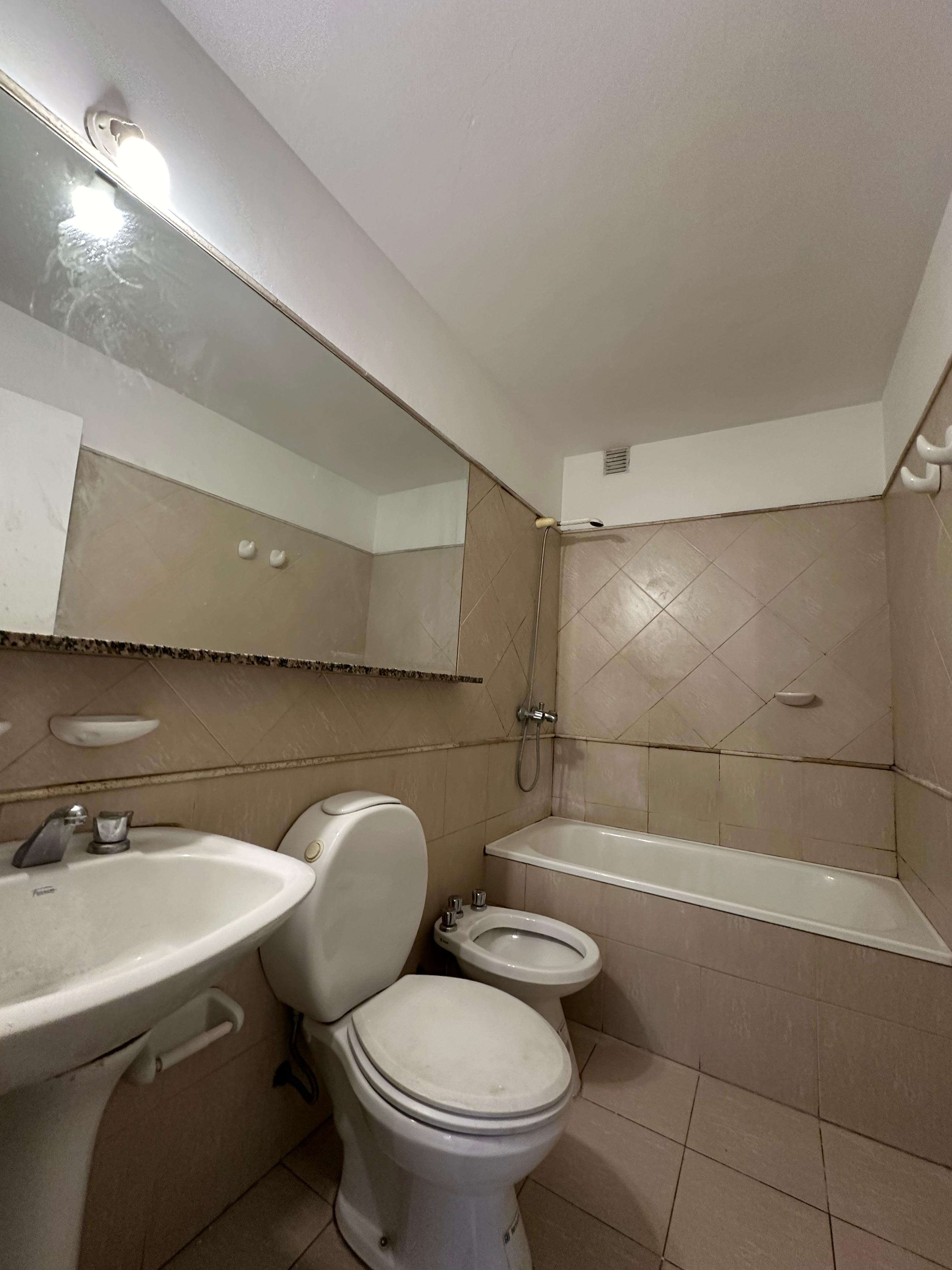 ALQUILER DEPTO EN LA MEJOR ZONA DE NUEVA CBA -  1 DORMITORIO CON GRAN BALCON! LO VEMOS?