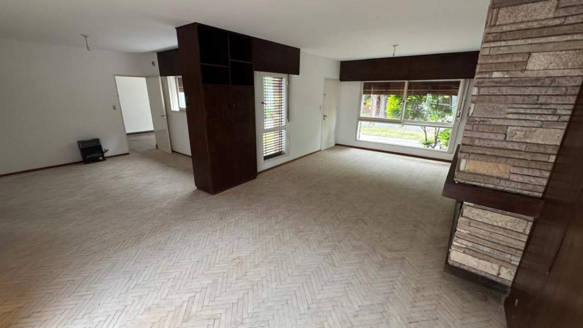 VENTA CASA 3 DORMITORIOS EN BARRIO PARQUE VELEZ SARSFIELD