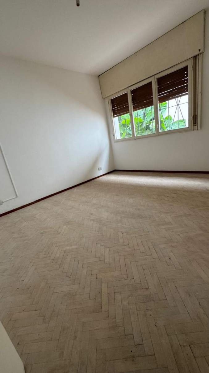 VENTA CASA 3 DORMITORIOS EN BARRIO PARQUE VELEZ SARSFIELD